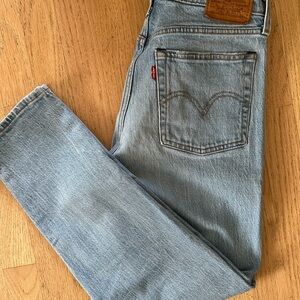 Blue Levi wedgie Jeans